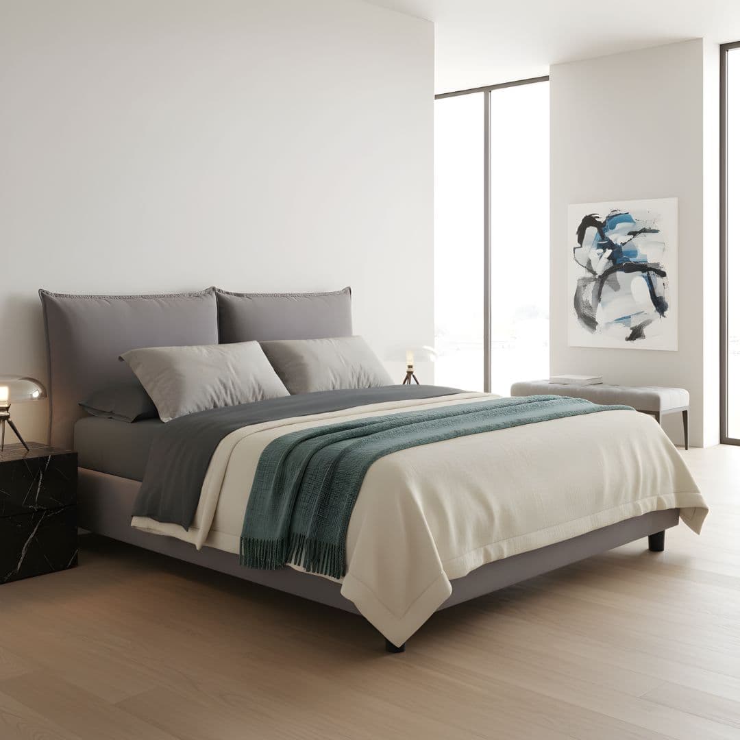 Letto grigio minimalista