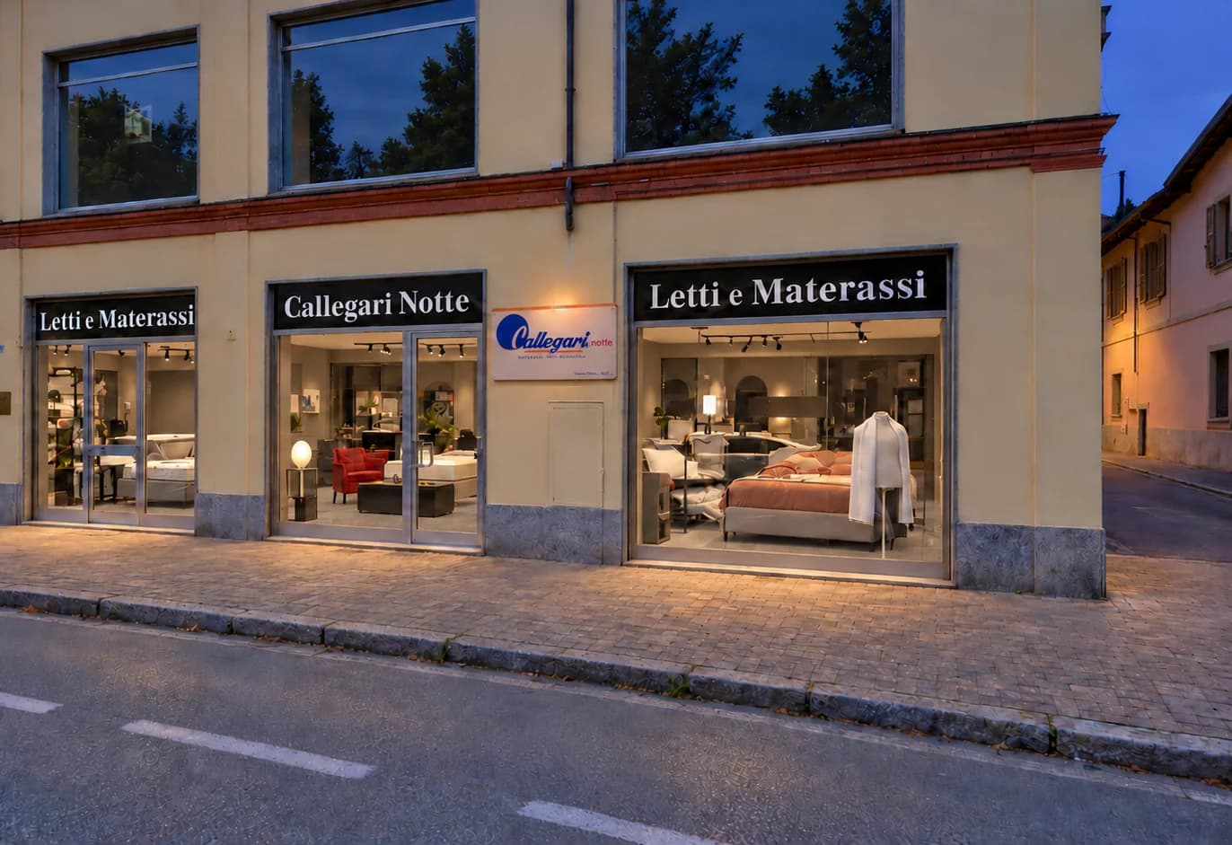 Vetrina dello showroom Callegari Notte di Rivarolo Canavese, Corso Torino 126